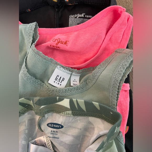 Girls size small outfits - Picture 2 of 3